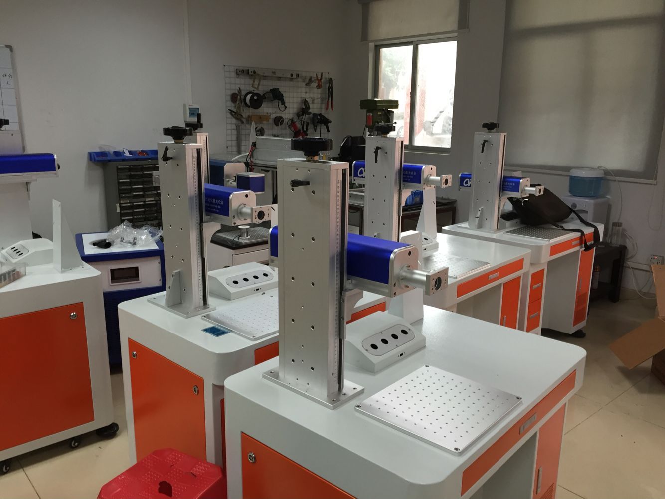 小型光纤激光打标机样图车间一角 小型光纤激光打标机样图车间一角